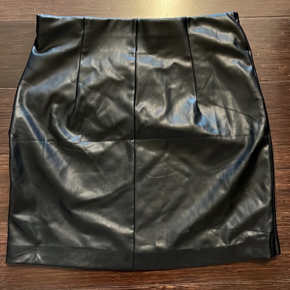 Dynamite Leather Skirt - Picture 2 of 3